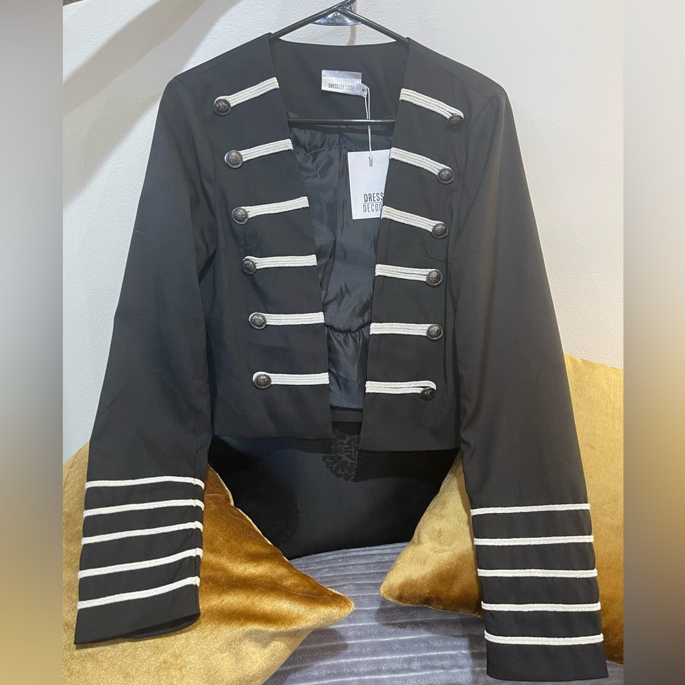 NWT - CASUAL CUTE jacket & blazer with a twist 🐯